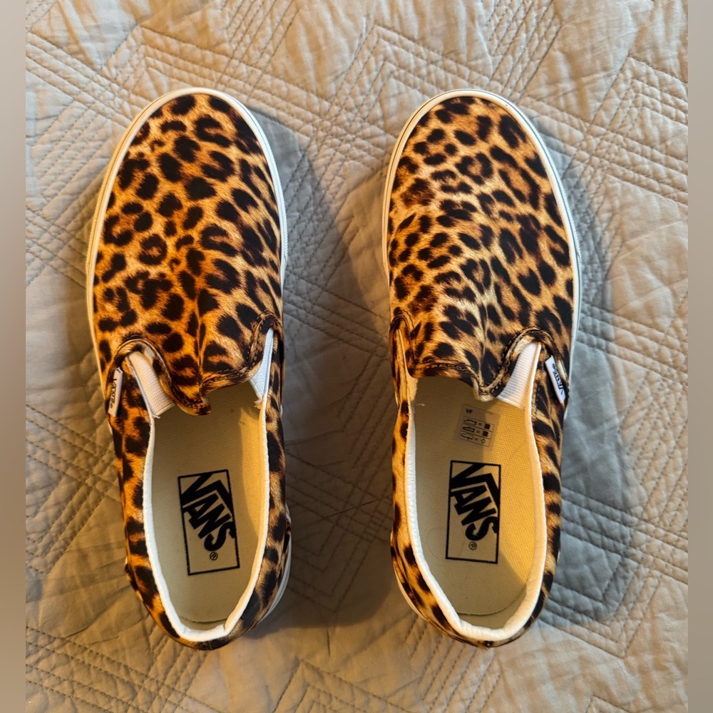 7.5m 9 w Leopard Slip on Vans.  Never worn